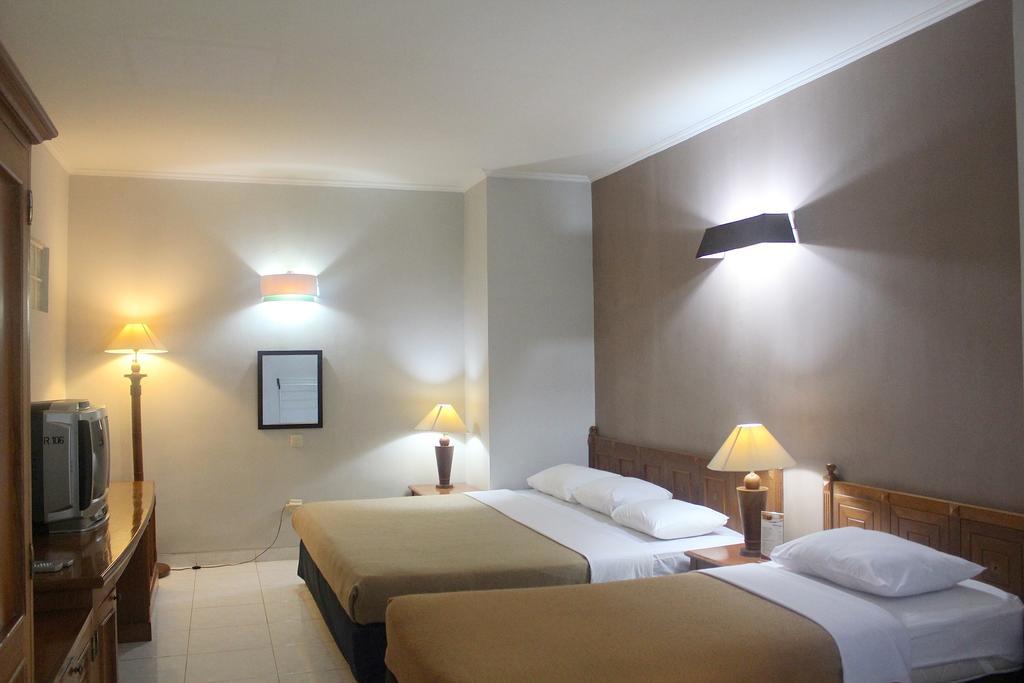 Hotel Winotosastro Garden Jogyakarta Zewnętrze zdjęcie