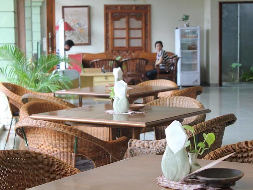 Hotel Winotosastro Garden Jogyakarta Zewnętrze zdjęcie